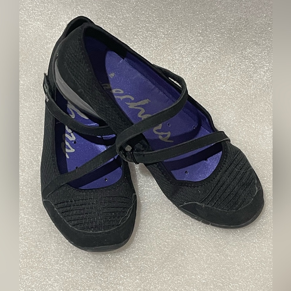Skechers Black Flats with Velcro Straps and Flexible Sole / Like new!